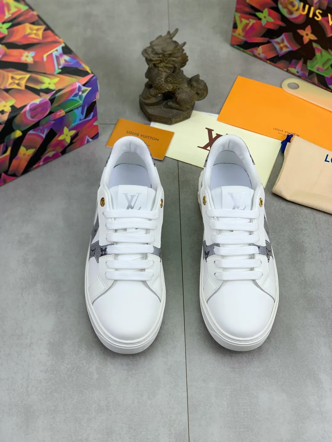 Men's men's shoes P520💰【New style】🆘High quality cowhide【Louis Vuitton】LV official website's latest model🎁casual and fashionable men's shoes👟hot style💥simple and elegant style, exclusive for trendy men. Unique official website's latest brand elements👑original decoration, fashionable and generous, the fabric is made of original denim➕comfortable and breathable mesh lining➕cow leather feet ✅The official website specifies wear-resistant casual outsole, the classic model is taken in real life🎬Color: 4️⃣colors available😍Number of codes: 38-44 Full set of packaging